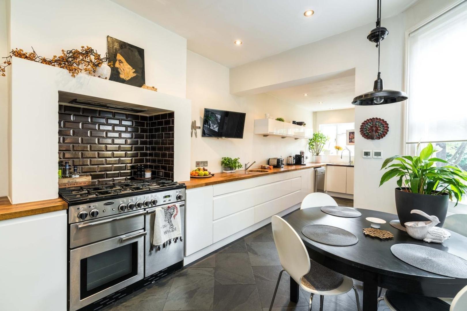 Beautiful 3bd Forest Hill South Case de vacanță
